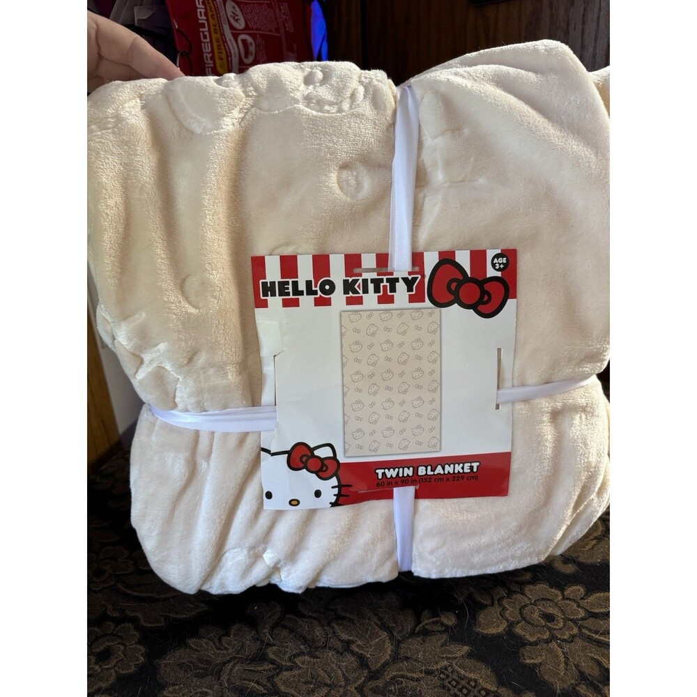 Hello Kitty Twin Cream Embossed Blanket